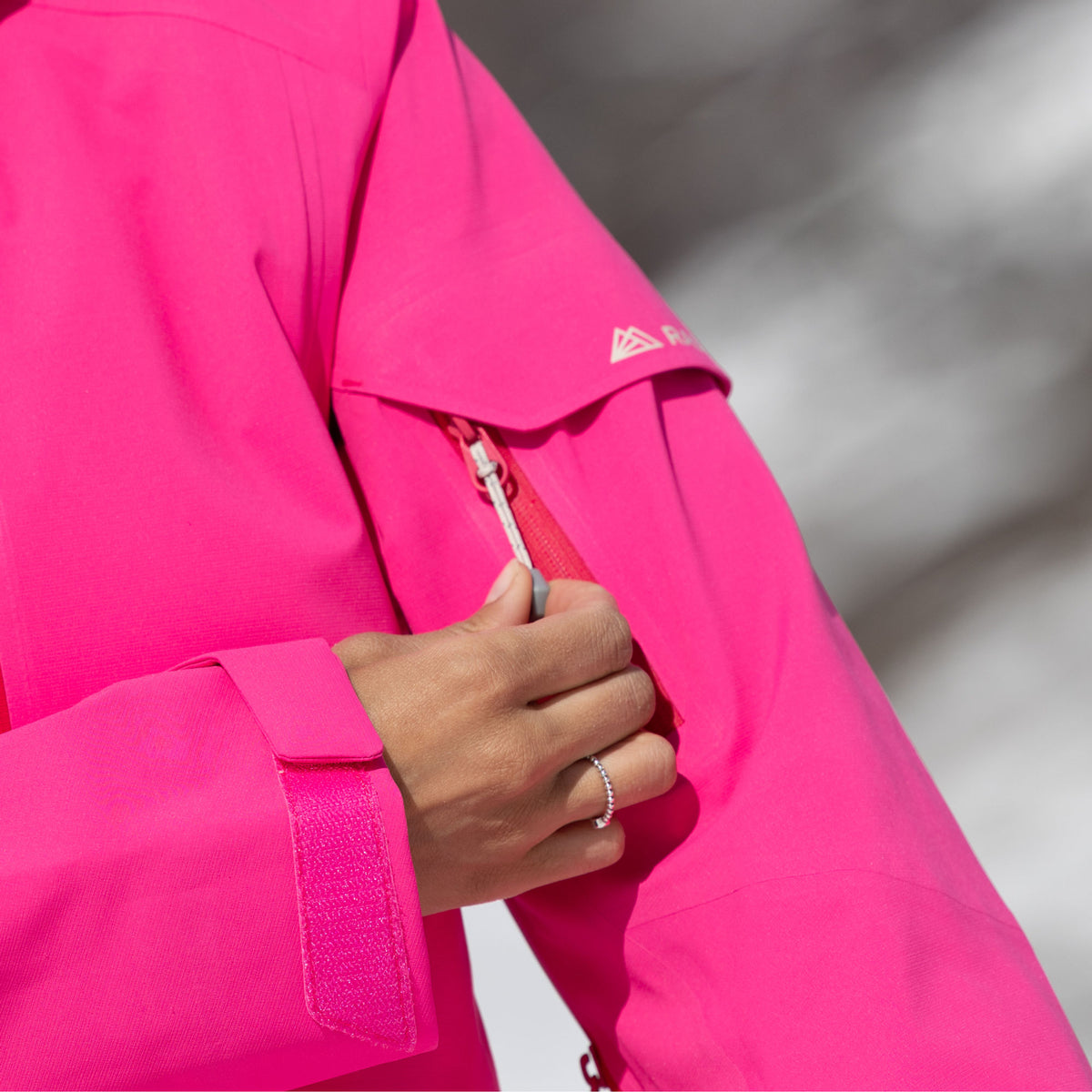 R1 Free Mountain Tech Jacket Women | bright pinkt