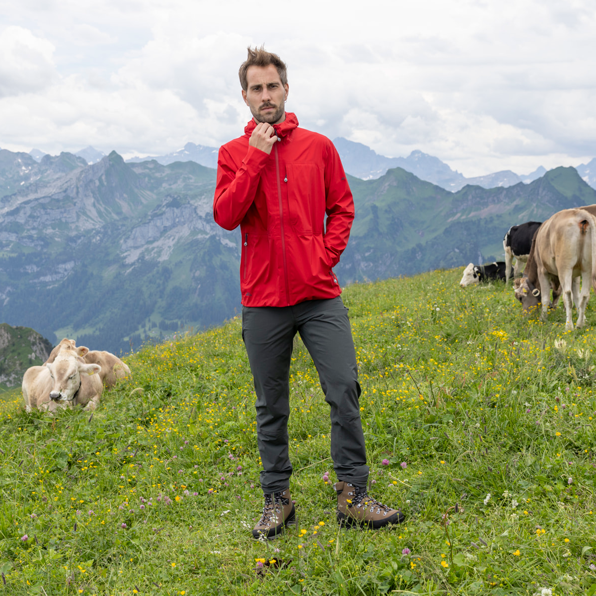 R1 Hiking Tech Jacket Men | signal red