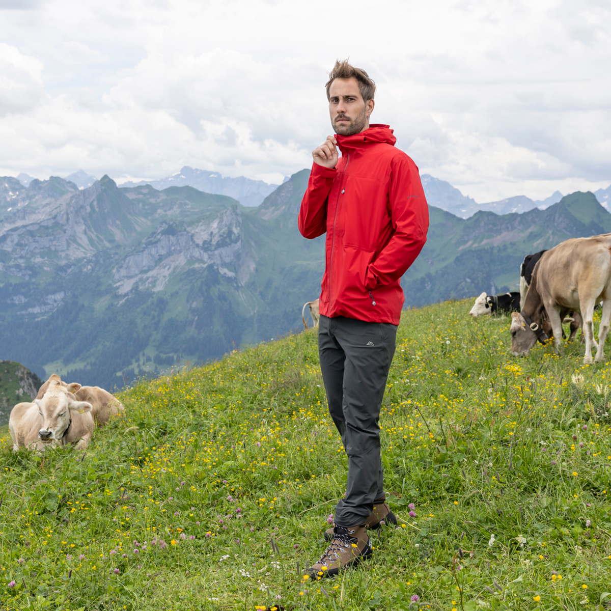 R1 Hiking Tech Jacket Men | signal red