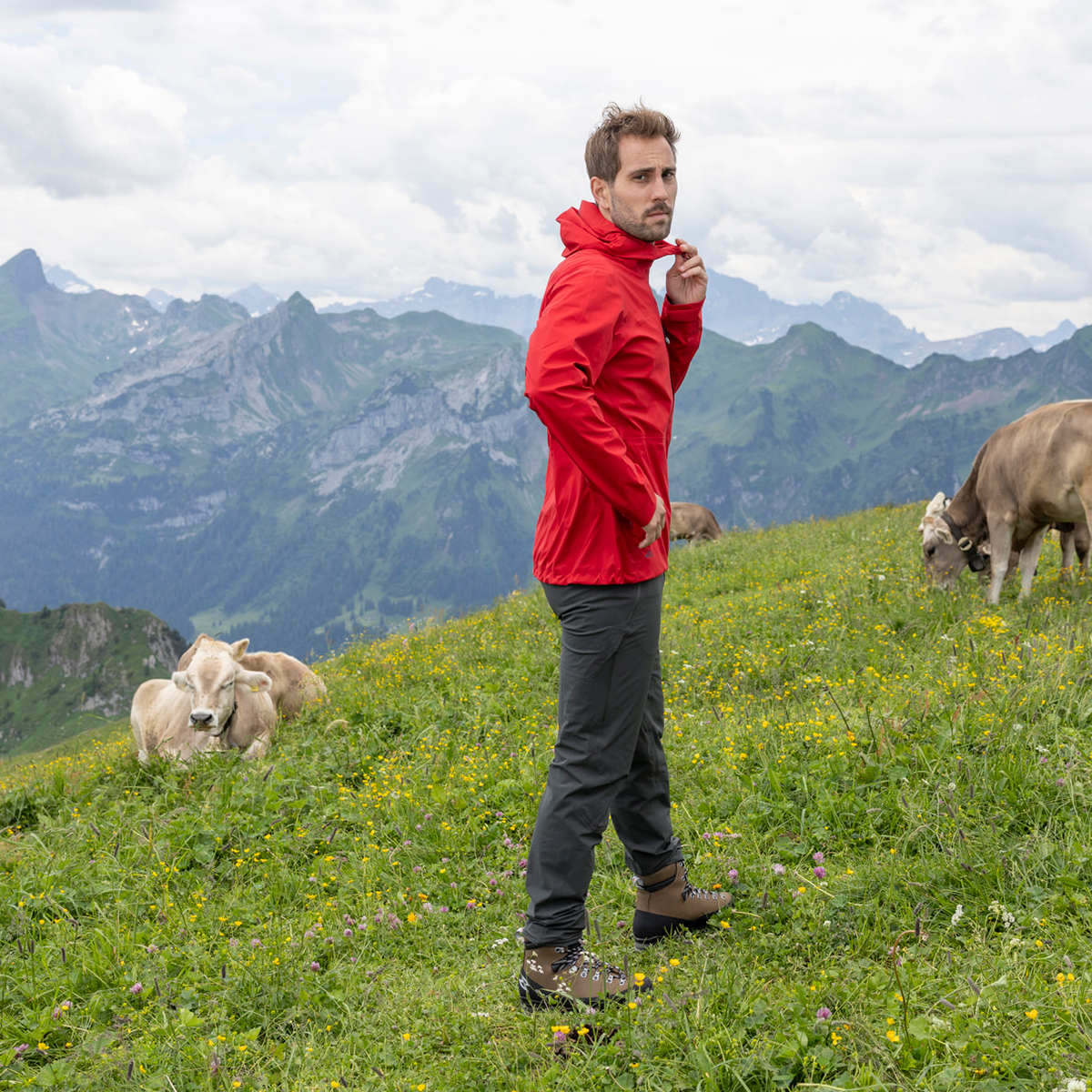 R1 Hiking Tech Jacket Men | signal red