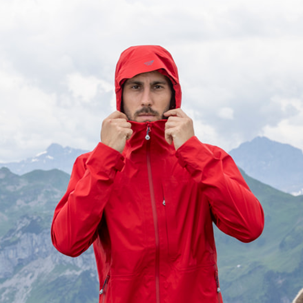 R1 Hiking Tech Jacket Men | signal red