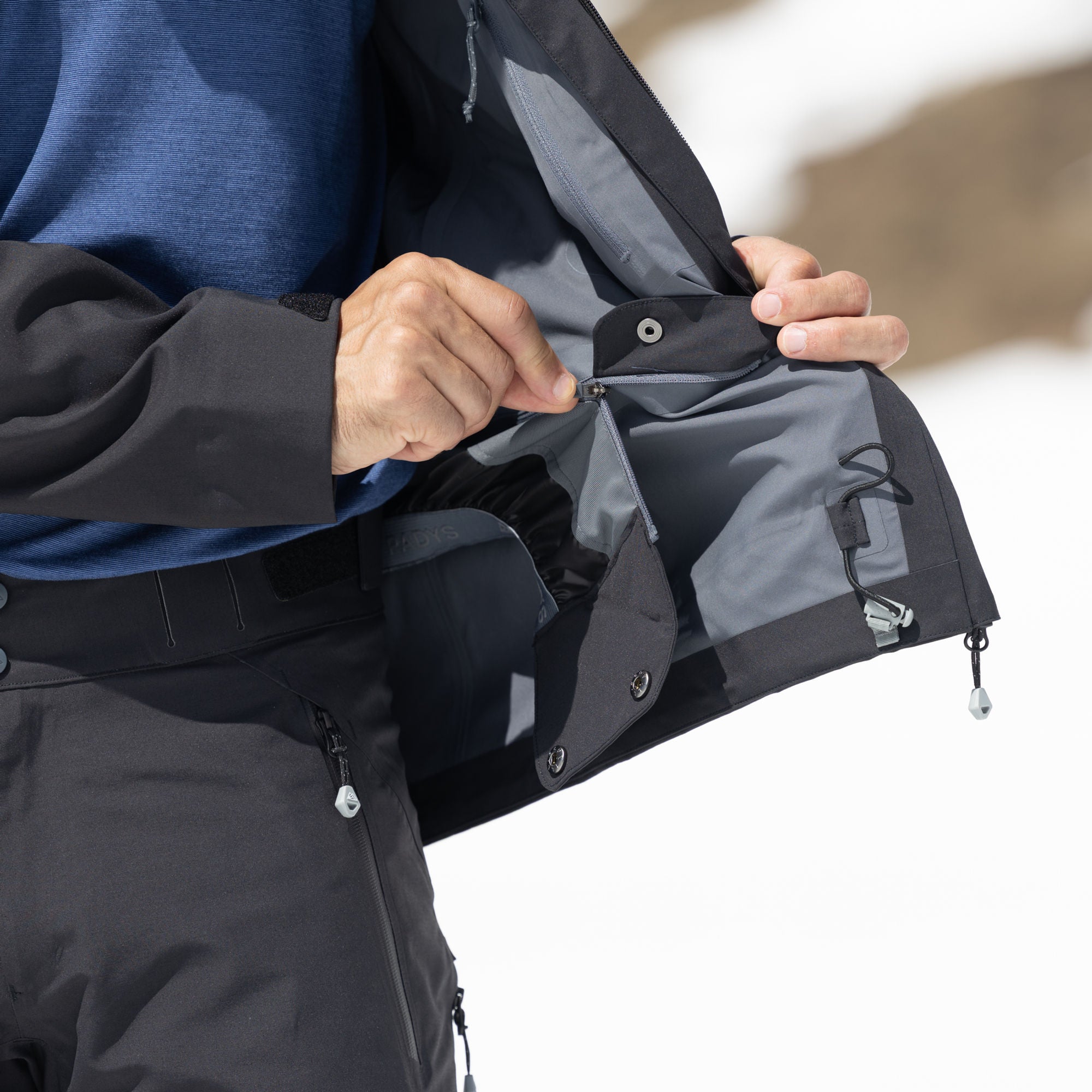 R1 Tech Jacket Men | black