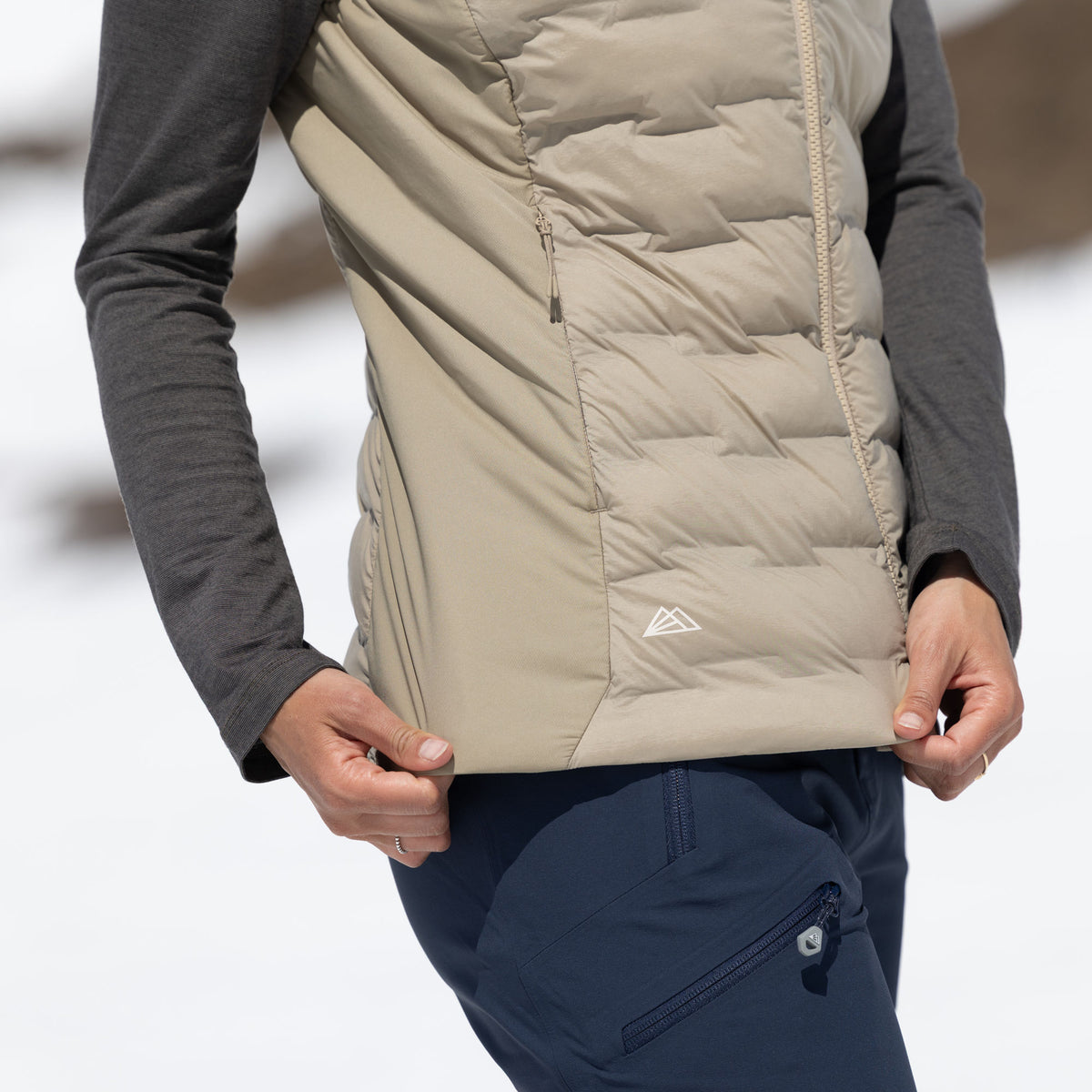 R3 Insulated Vest Women | cedar
