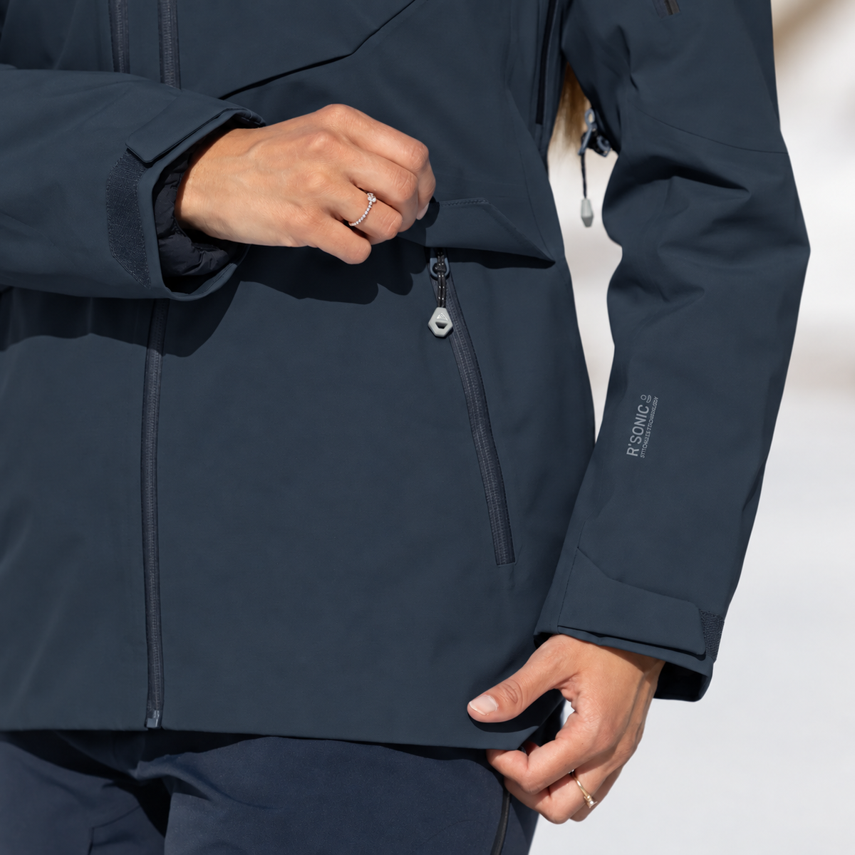 R1 Free Mountain Tech Jacket Women | navy